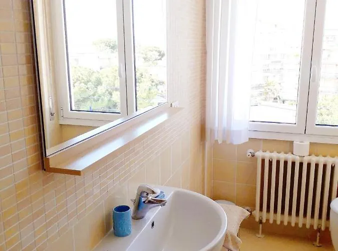 Max And Sea Parking Free Street *