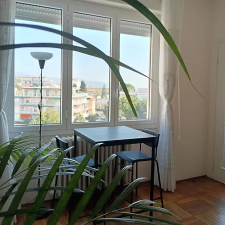 Max And Sea Parking Free Street *