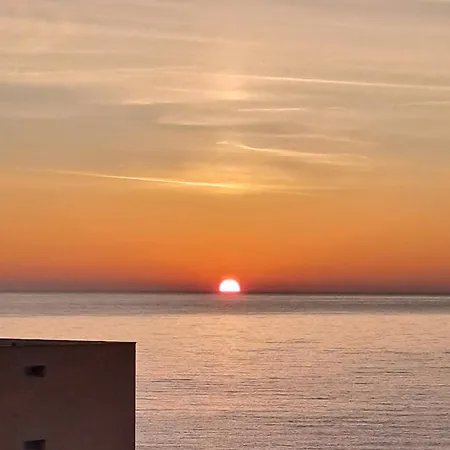 Max And Sea Parking Free Street サンレモ