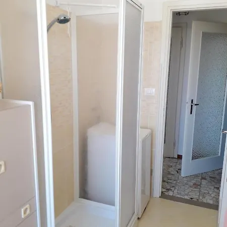 Max And Sea Parking Free Street Apartment *